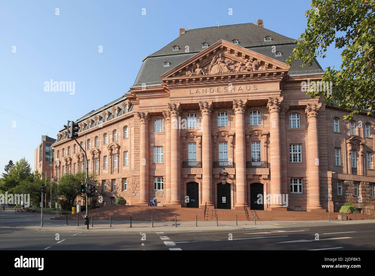 Landeshaus Ministero dell'Economia, dei Trasporti e della tecnologia costruito nel 1904-1907 a Wiesbaden, Assia, Germania Foto Stock