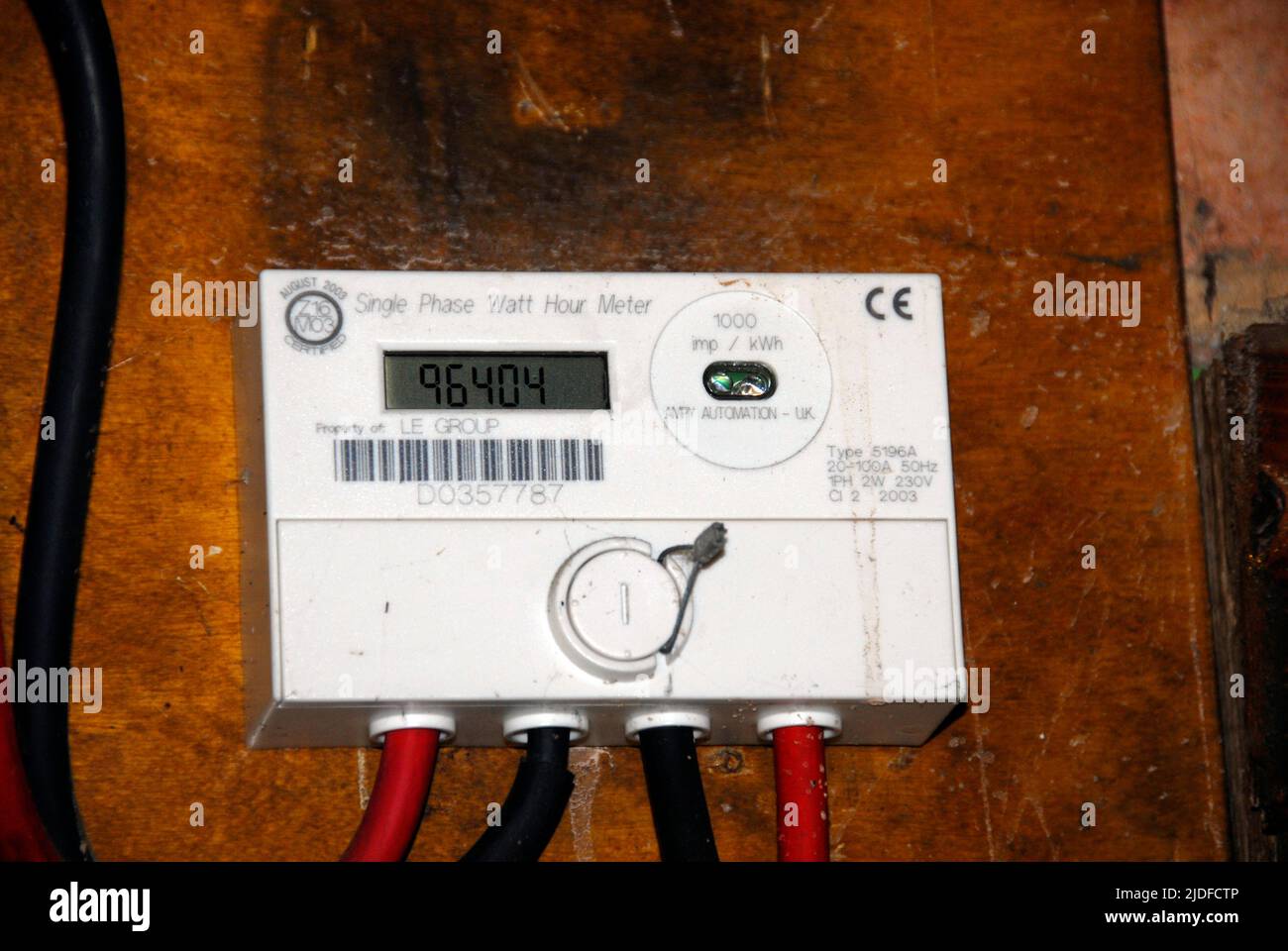 Il contatore elettrico vecchio stile sta per essere sostituito da un contatore intelligente Foto Stock