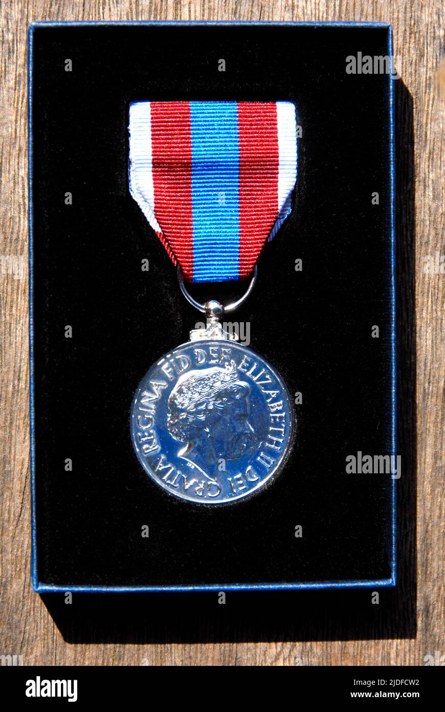 Medaglia giubilare Regina Elisabetta II Platinum in caso di presentazione Foto Stock