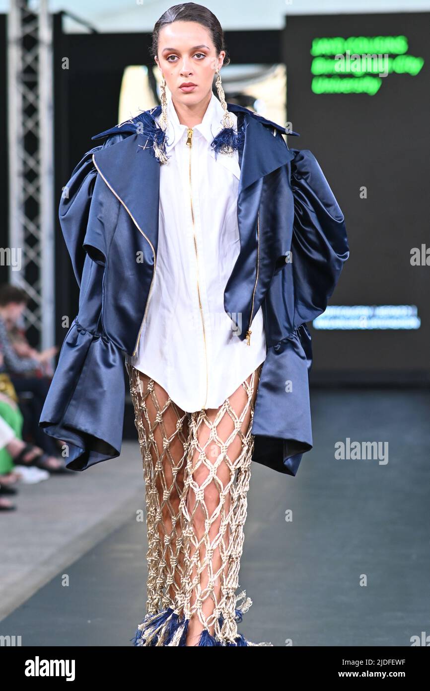 Passerella GFW 2022 apertura sfilata a Coal Drops Yard, King Cross, Londra, Regno Unito. – 20 giugno 2022. Foto Stock