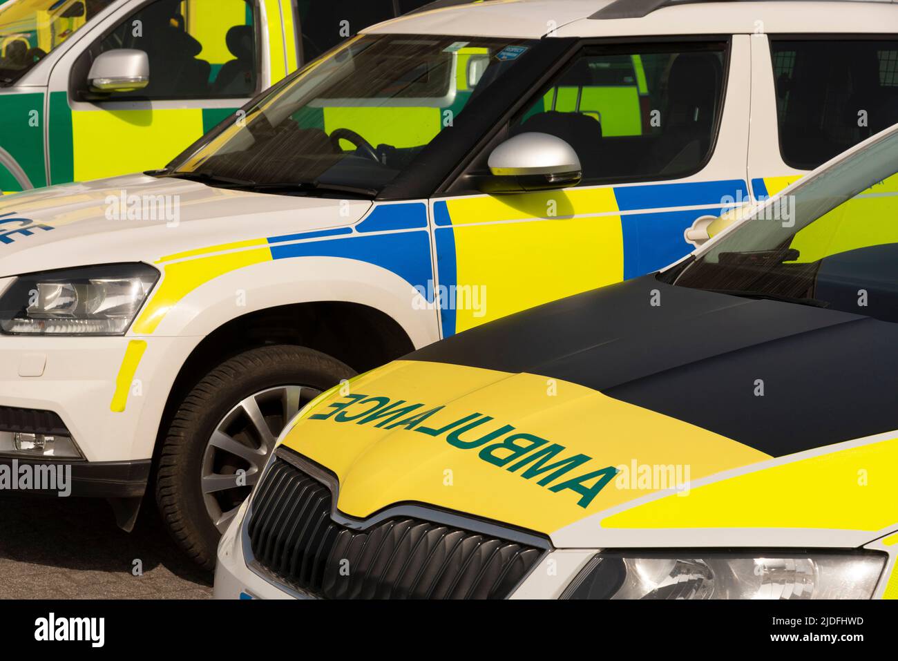 Falmouth Cornwall Inghilterra Regno Unito. 2022. Veicoli di emergenza in attesa sul Discovery Quay, sul lungomare di Falmouth. Foto Stock