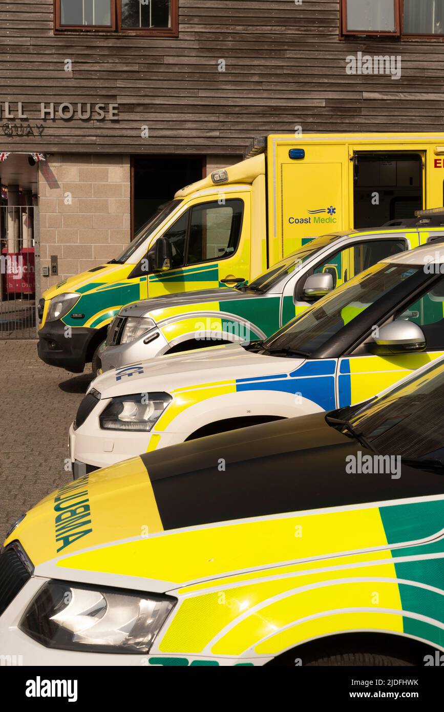 Falmouth Cornwall Inghilterra Regno Unito. 2022. Veicoli di emergenza in attesa sul Discovery Quay, sul lungomare di Falmouth. Foto Stock