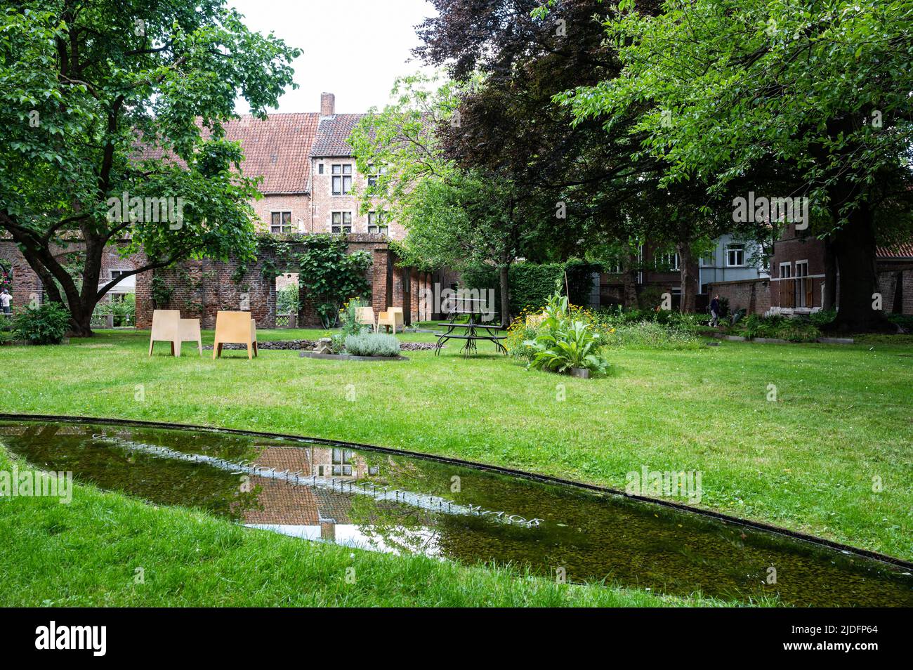 Anderlecht, Bruxelles Capital Region, Belgio - 06 11 2022 - i giardini botanici d'arte della casa Erasmus Foto Stock