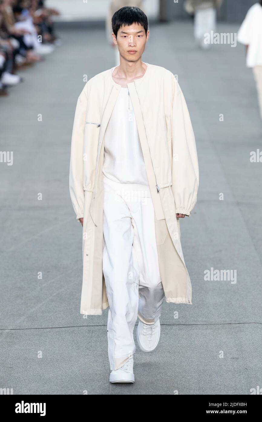 Milano, Italia. 21st giugno 2022. PISTA ZEGNA SS23 durante la settimana della Moda di Milano il 2022 giugno - Milano, Italia. 20/06/2022 Credit: dpa/Alamy Live News Foto Stock