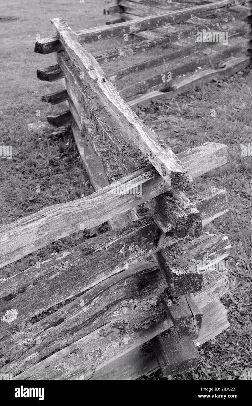 Split-rail recinzione in legno sulla isola di Bowen, British Columbia, Canada Foto Stock