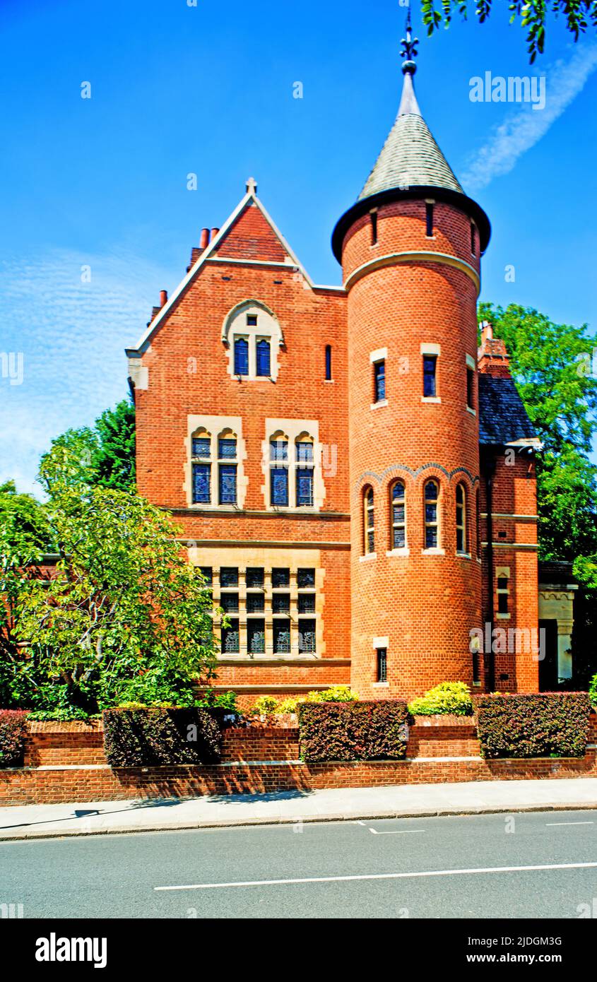 Tower House, Melbury Road, Holland Park, progettato e costruito da William Burgess nel 18c di proprietà del chitarrista LED Zeppelin Jimmy Page, Londra, Inghilterra Foto Stock