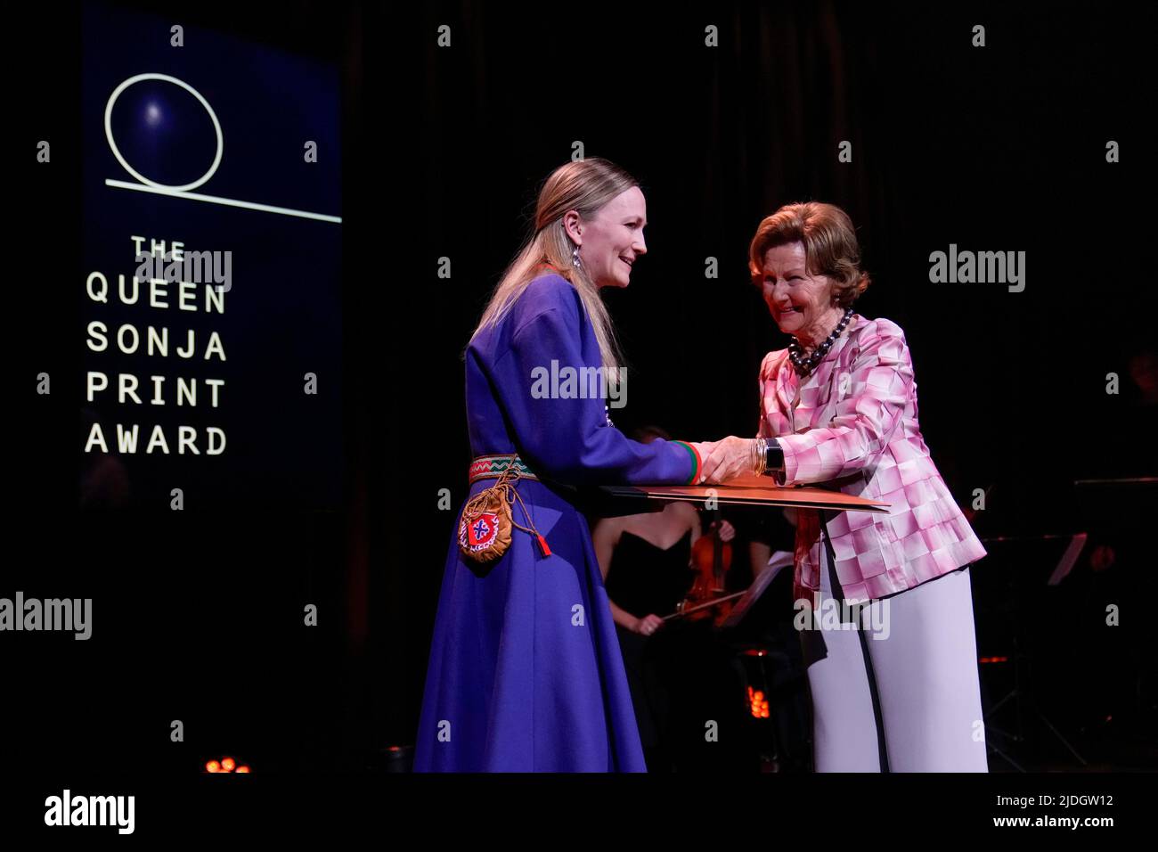 Oslo 20220620.Queen Sonja premia i vincitori della borsa di studio internazionale di H.M. Queen Sonja al MUNCH di Bjoervika ad Oslo. Foto: Javad Parsa / NTB Foto Stock