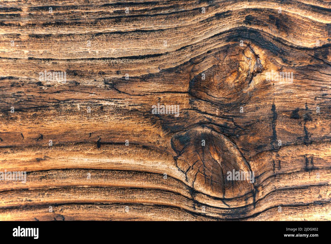 Vecchio sfondo di legno. Texture con motivo grange naturale scuro. Linee ondulate strutturali. Spazio di copia per il testo. Foto Stock