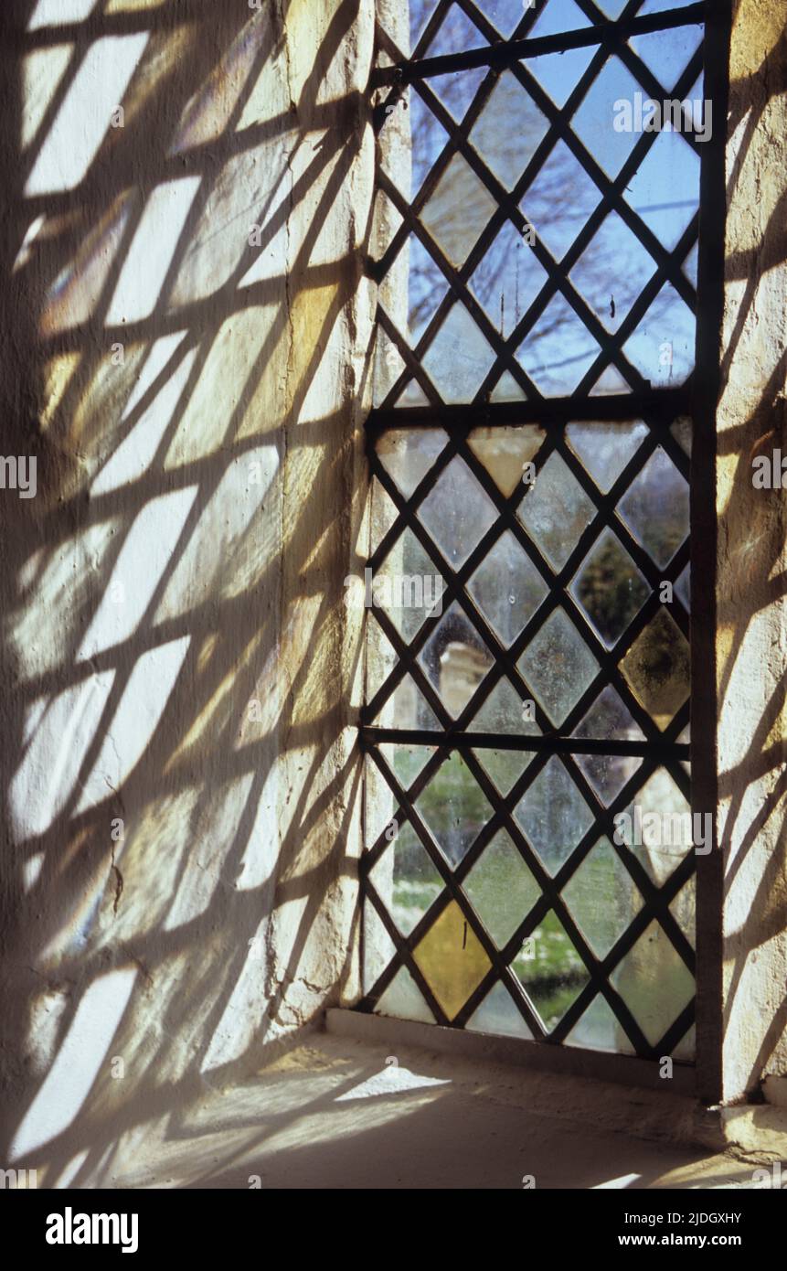 Finestra in vetro con piombo del periodo Tudor. Foto Stock