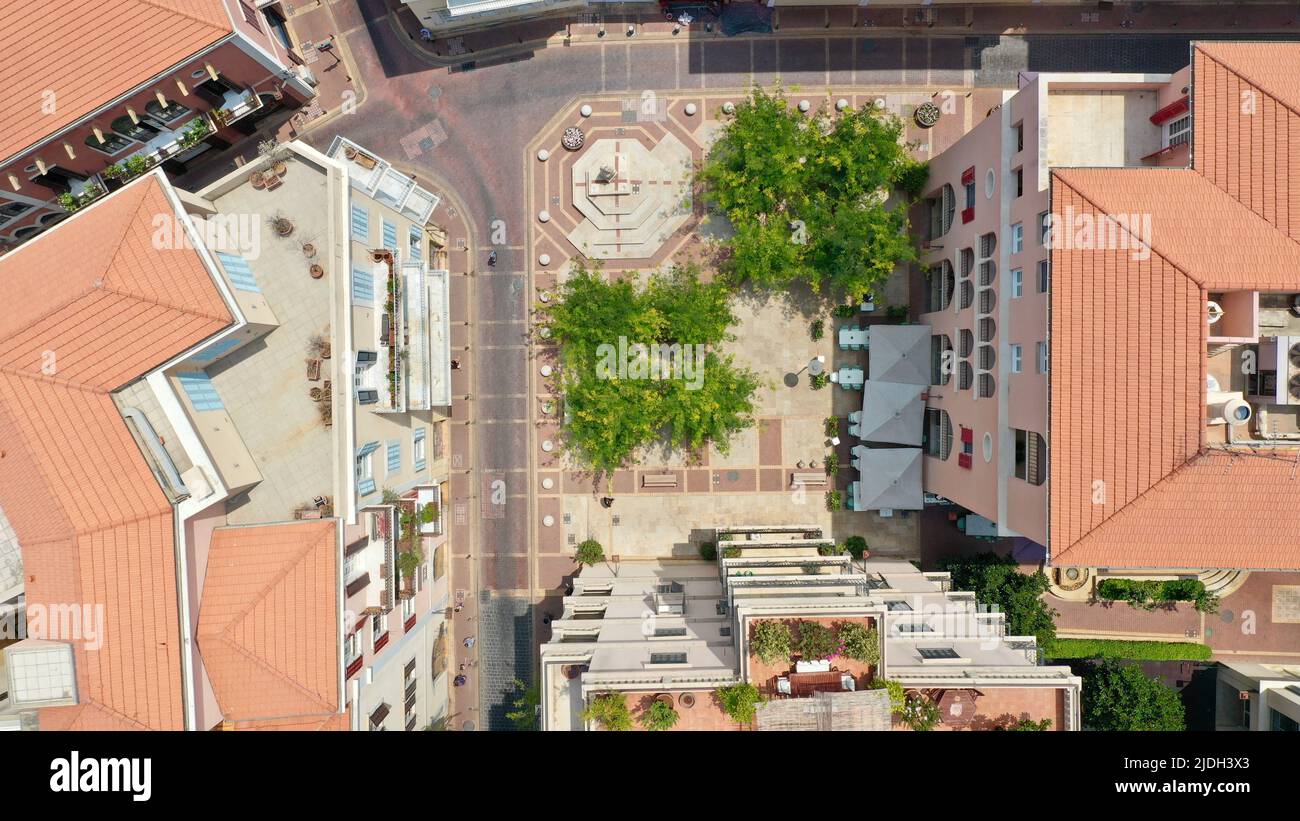 Vista aerea dall'alto dei droni di Beirut con strade e tetti, Medio Oriente, Libano Foto Stock