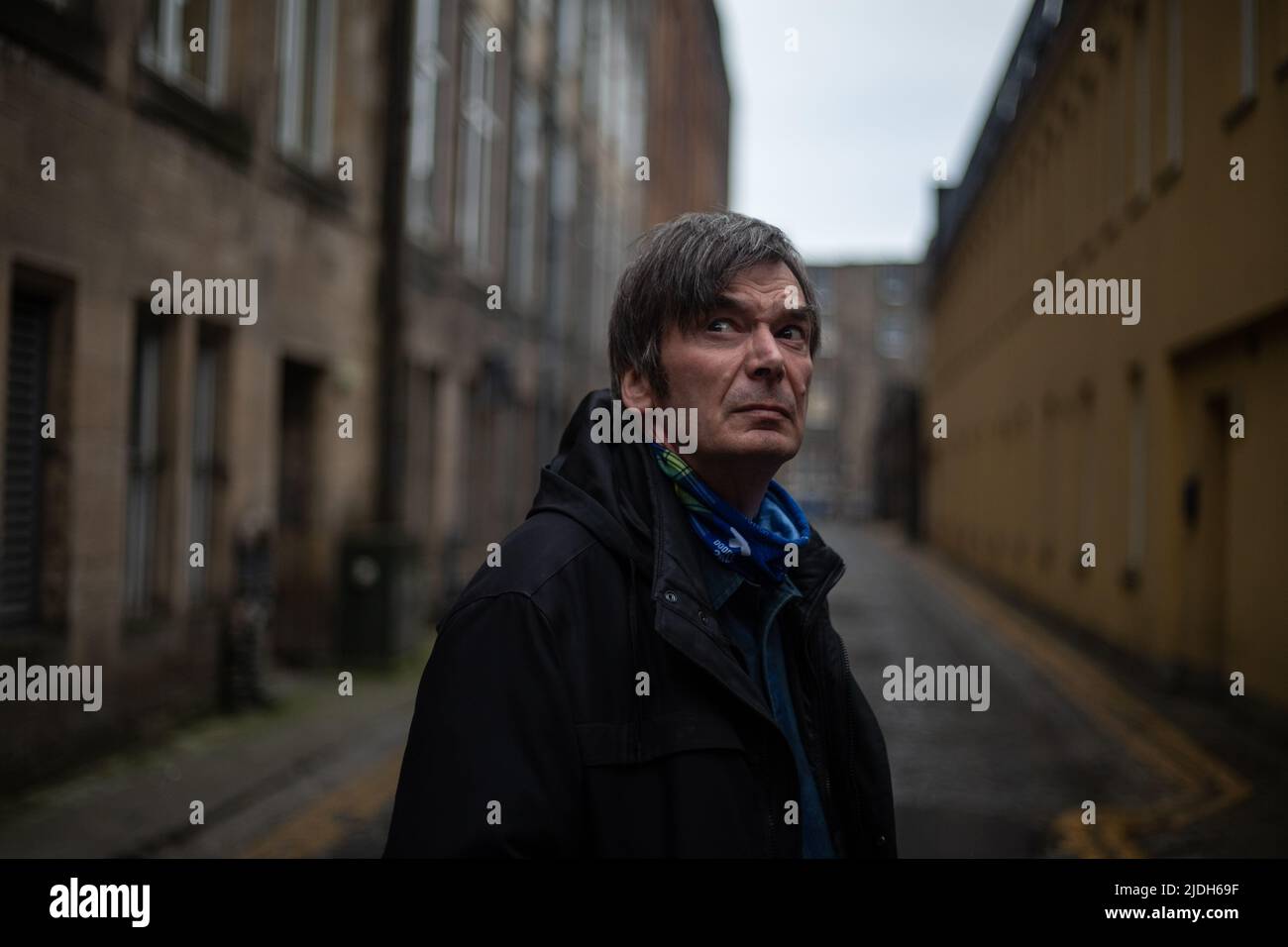 Ian Rankin, autore, Outside the Oxford Bar, (un bar che si trova in molti dei suoi libri), a Edimburgo, Scozia, 2 marzo 2022. Foto Stock