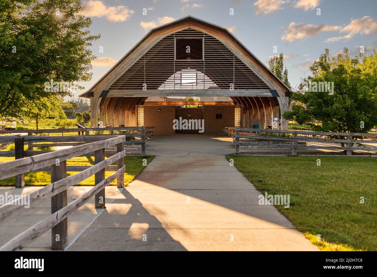 pavilion è pronto per una giornata di picnic Foto Stock