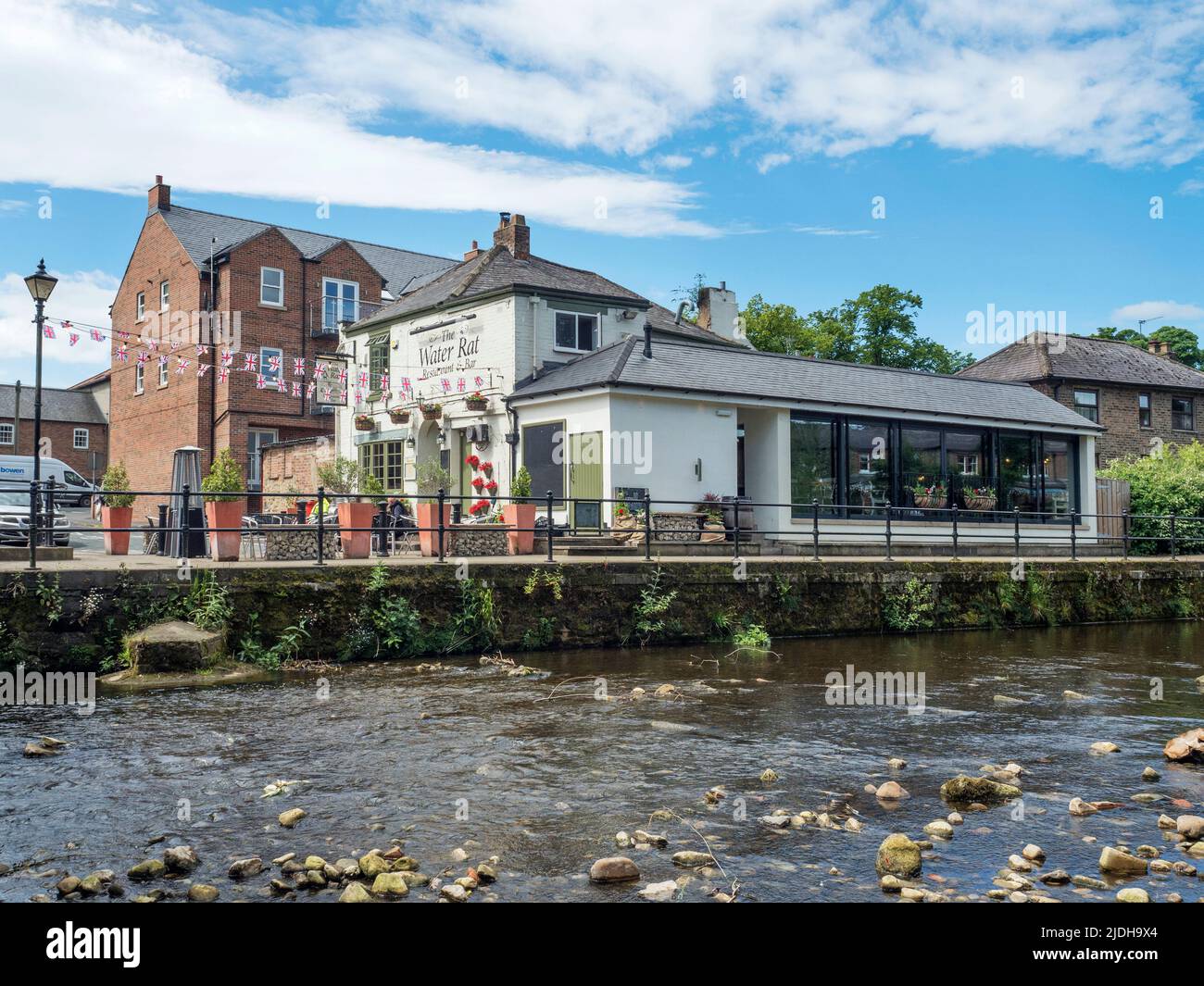 Il bar e ristorante Water Rat sulle rive del fiume Skell a Ripon North Yorkshire Inghilterra Foto Stock