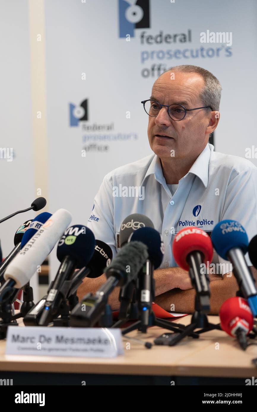 Bruxelles, Belgio, 21 giugno 2022. Il commissario generale della polizia federale Marc de Mesmaeker ha illustrato a Bruxelles, martedì 21 giugno 2022, nel corso di una conferenza stampa del procuratore federale degli affari esteri, della polizia federale e della difesa, il rimpatrio di donne e bambini belgi. Ieri sera il Belgio ha nuovamente rimpatriato le donne e i bambini provenienti dai campi in Siria. I bambini sono tutti sotto i 12 anni. Il mese scorso è stato annunciato che il Belgio aveva organizzato una nuova missione consolare in Siria. Una squadra investigativa belga è andata al campo di Roj, dove un certo numero di BE Foto Stock Bruxelles, Belgio, 21 giugno 2022. Il commissario generale della polizia federale Marc de Mesmaeker ha illustrato a Bruxelles, martedì 21 giugno 2022, nel corso di una conferenza stampa del procuratore federale degli affari esteri, della polizia federale e della difesa, il rimpatrio di donne e bambini belgi. Ieri sera il Belgio ha nuovamente rimpatriato le donne e i bambini provenienti dai campi in Siria. I bambini sono tutti sotto i 12 anni. Il mese scorso è stato annunciato che il Belgio aveva organizzato una nuova missione consolare in Siria. Una squadra investigativa belga è andata al campo di Roj, dove un certo numero di BE Foto Stock
