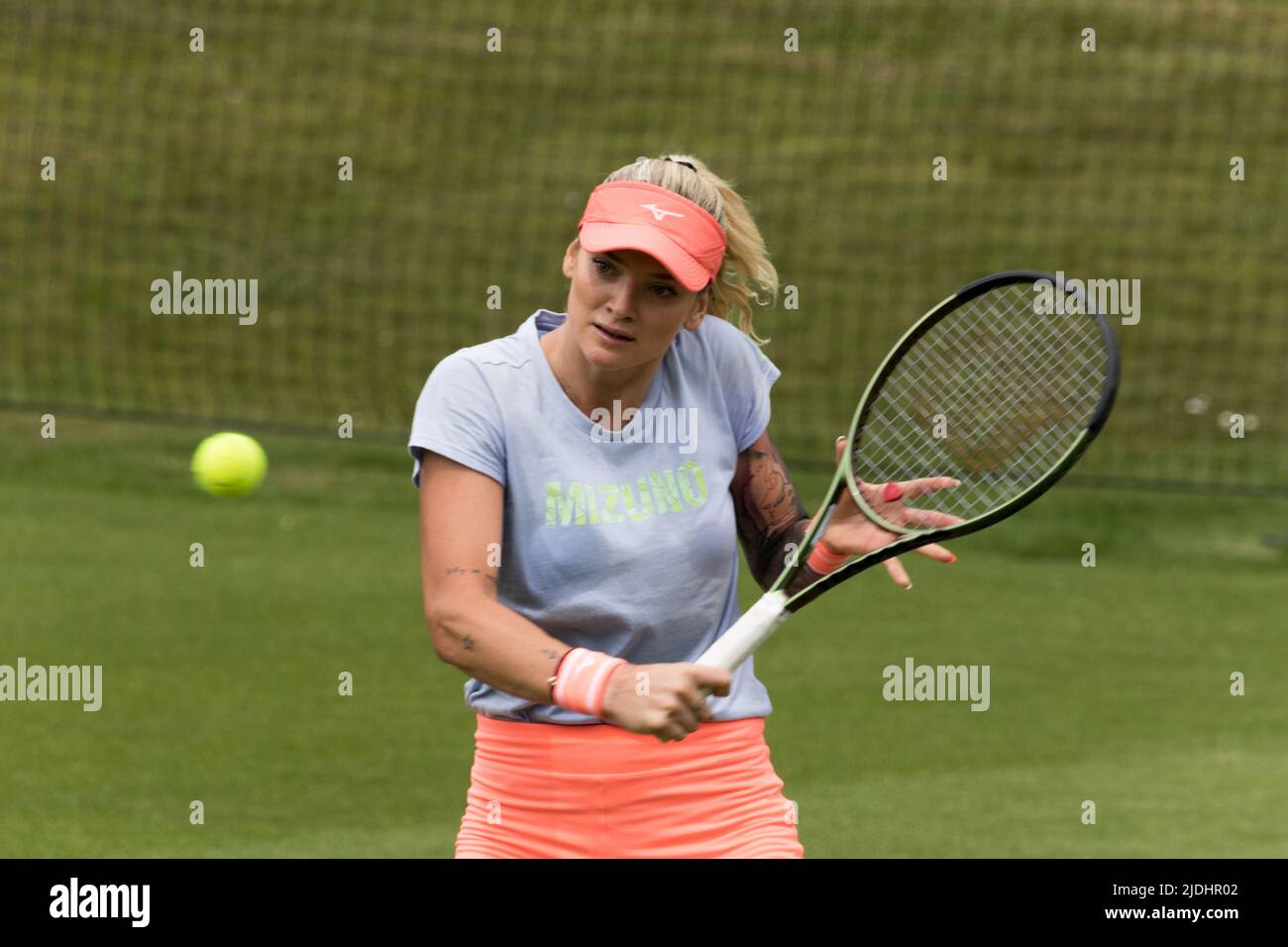 Rothesay International Eastbourne torneo di tennis, Eastbourne, Sussex, Regno Unito. 21st giugno 2022. Martincova Tereza.of the Czech Republic pratica per il torneo in un vicino tennis club. Credit: Newspics UK South/Alamy Live News Foto Stock