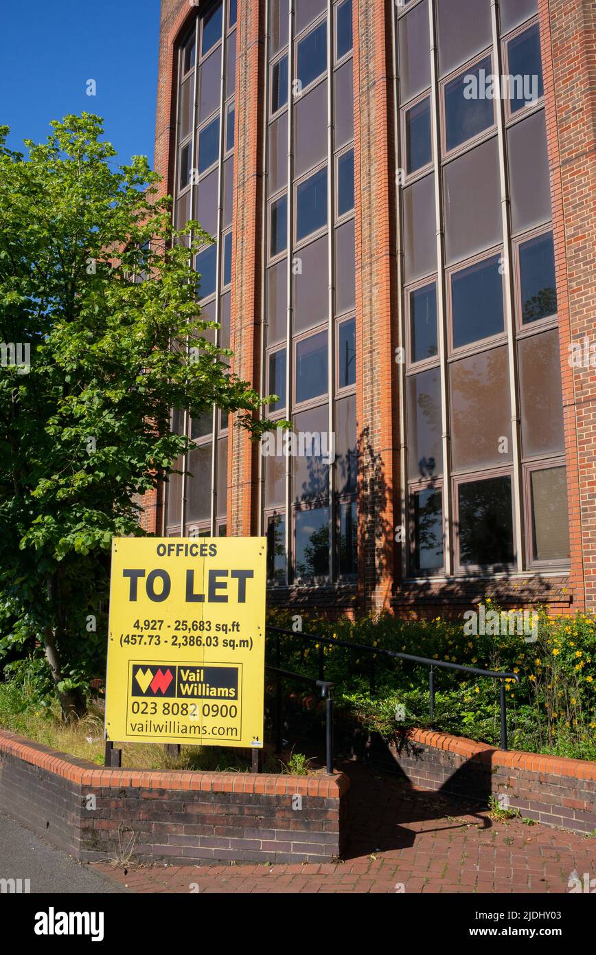 Vail Williams ha uffici di lasciare la firma fuori del grande complesso di uffici su Southampton Road Eastleigh Hampshire UK. Foto Stock