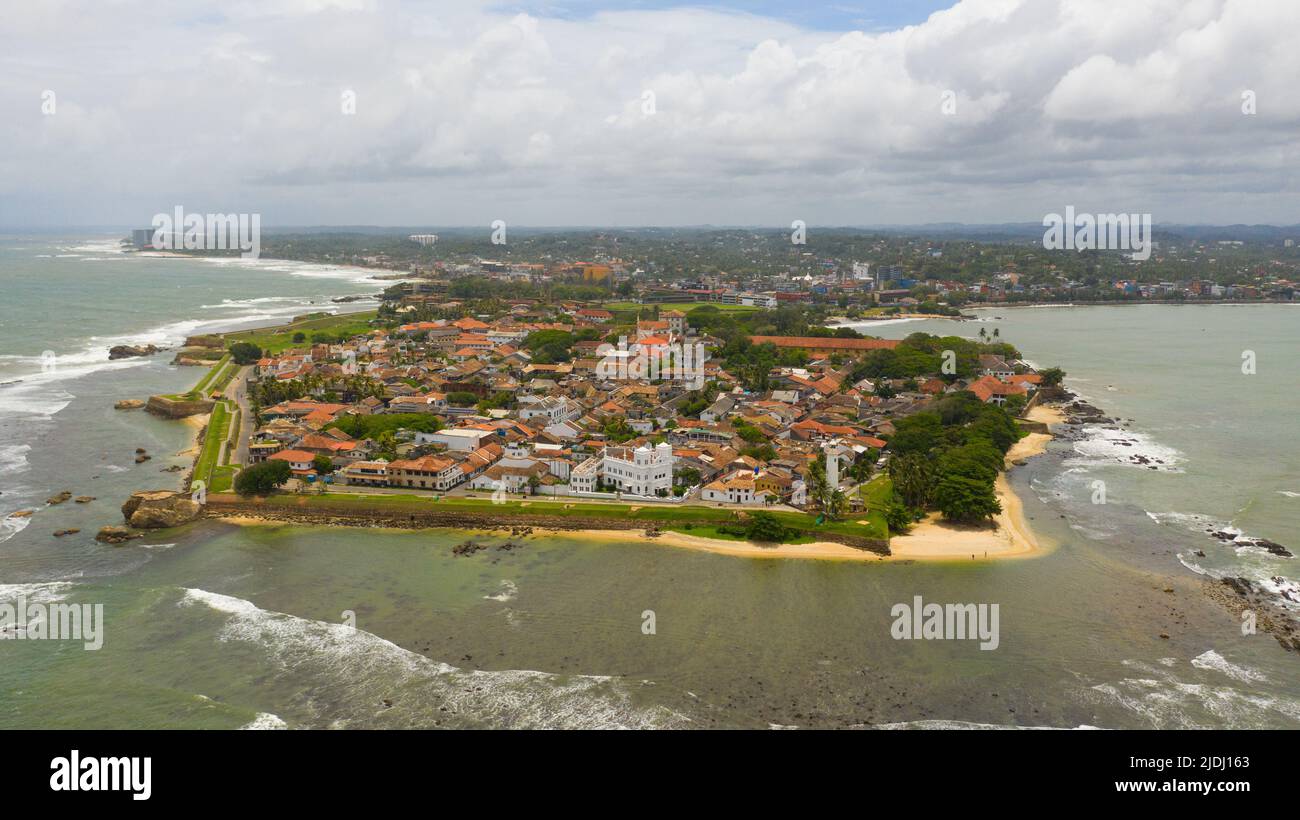 La città turistica di Galle con un vecchio forte e spiagge. Foto Stock