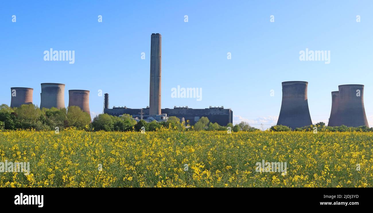 Fiddlers Ferry, centrale elettrica alimentata a carbone, a ovest di Warrington, Cheshire, Regno Unito - è stato mollato dal 2020, ma possiamo dire no al carbone in crisi energetica? Foto Stock