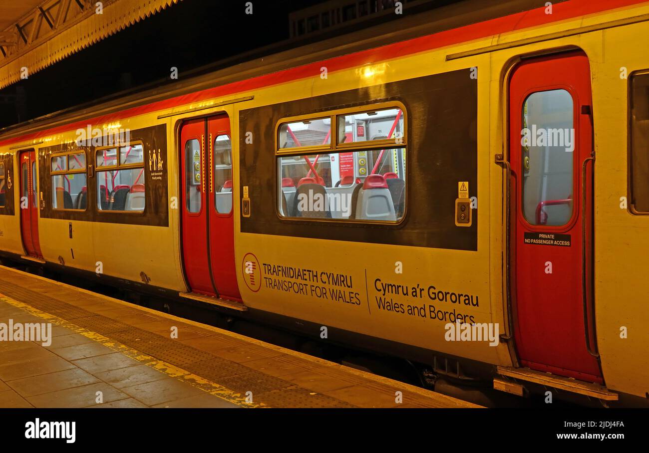 TFW, Trasporti per Galles, Galles e frontiere, piattaforma sei, Cardiff Central, Central Square, Cardiff, Galles, Regno Unito, CF10 1EP Foto Stock