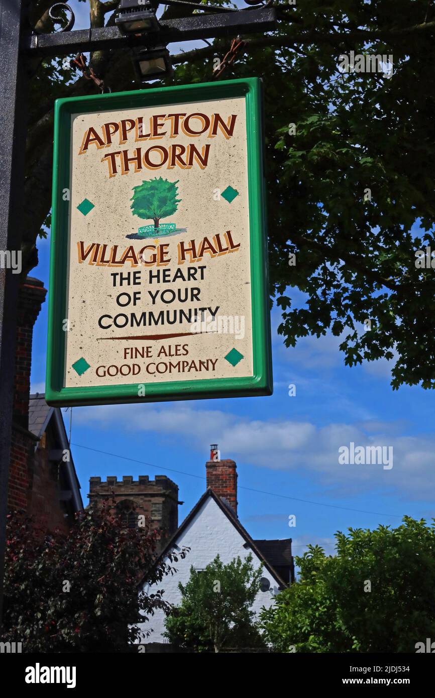 Appleton Thorn Village hall segno, il cuore della tua comunità, Ales fine, buona compagnia, Stretton Rd, Appleton Thorn, Warrington WA4 4RT Foto Stock