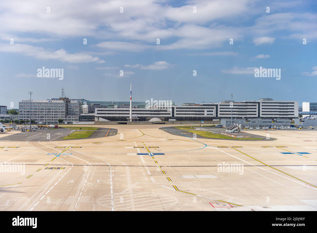 TREMBLAY-EN-FRANCE, FRANCIA - 20 GIUGNO 2022: La sede centrale della compagnia aerea francese Air France AF si trova sulla base del Roissy Foto Stock