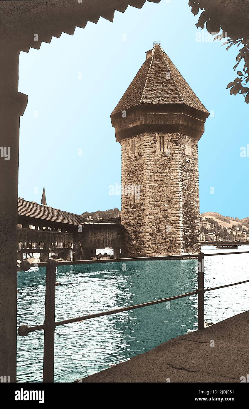 Lucerna. La torre dell'acqua nel mezzo della Kapellbrücke.(inizio 1970s) Foto Stock