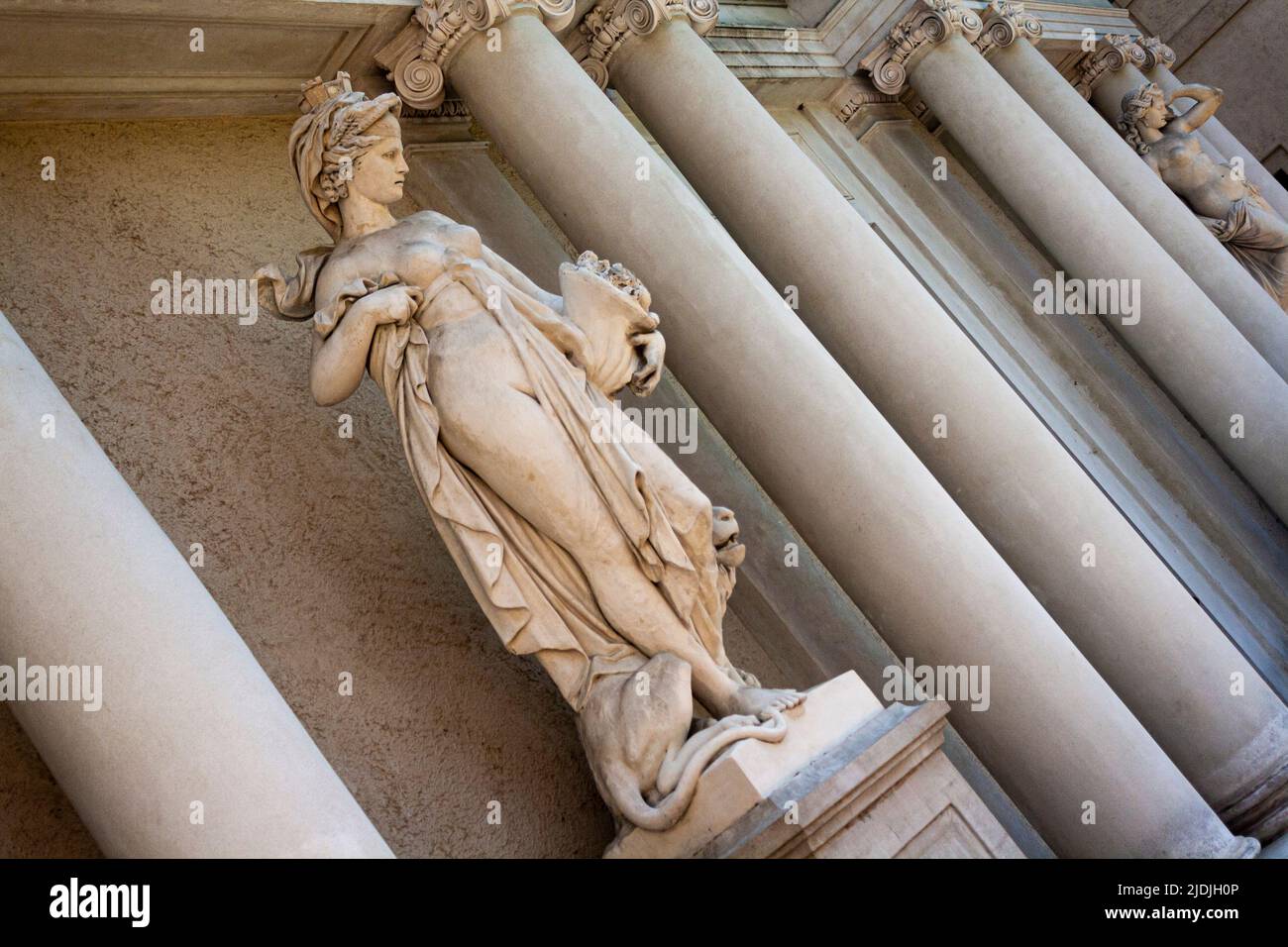 Statue di terra e aria personificate Foto Stock