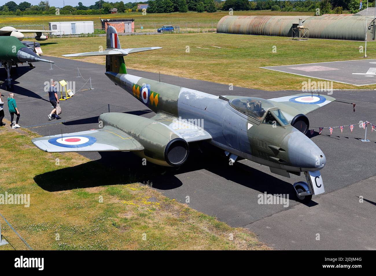 Una mostra restaurata di Gloster Meteor F8 allo Yorkshire Air Museum di Elvington, North Yorkshire Foto Stock