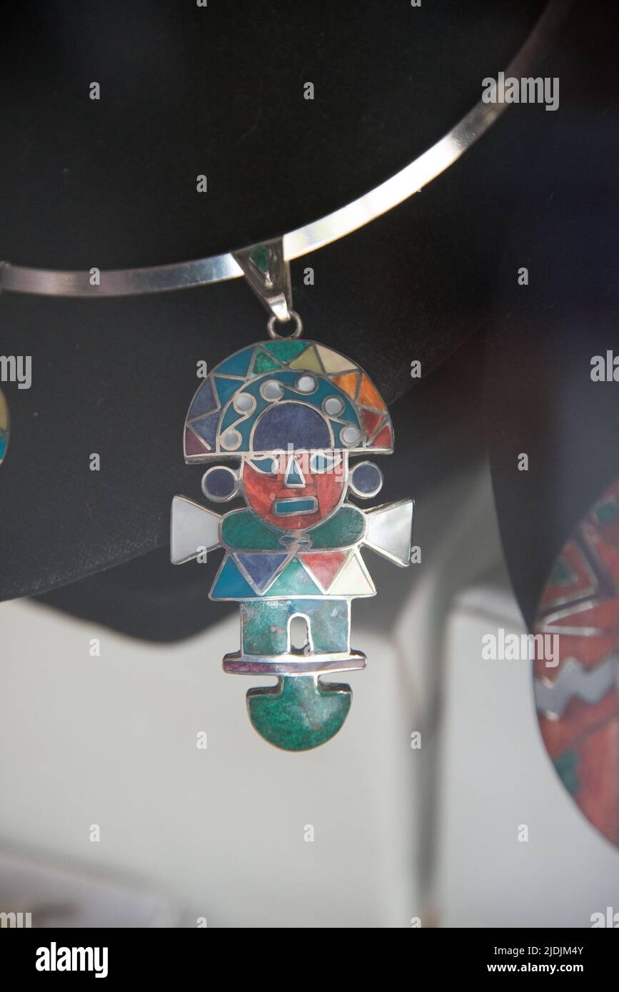 Gioielli peruviani immagini e fotografie stock ad alta risoluzione - Alamy