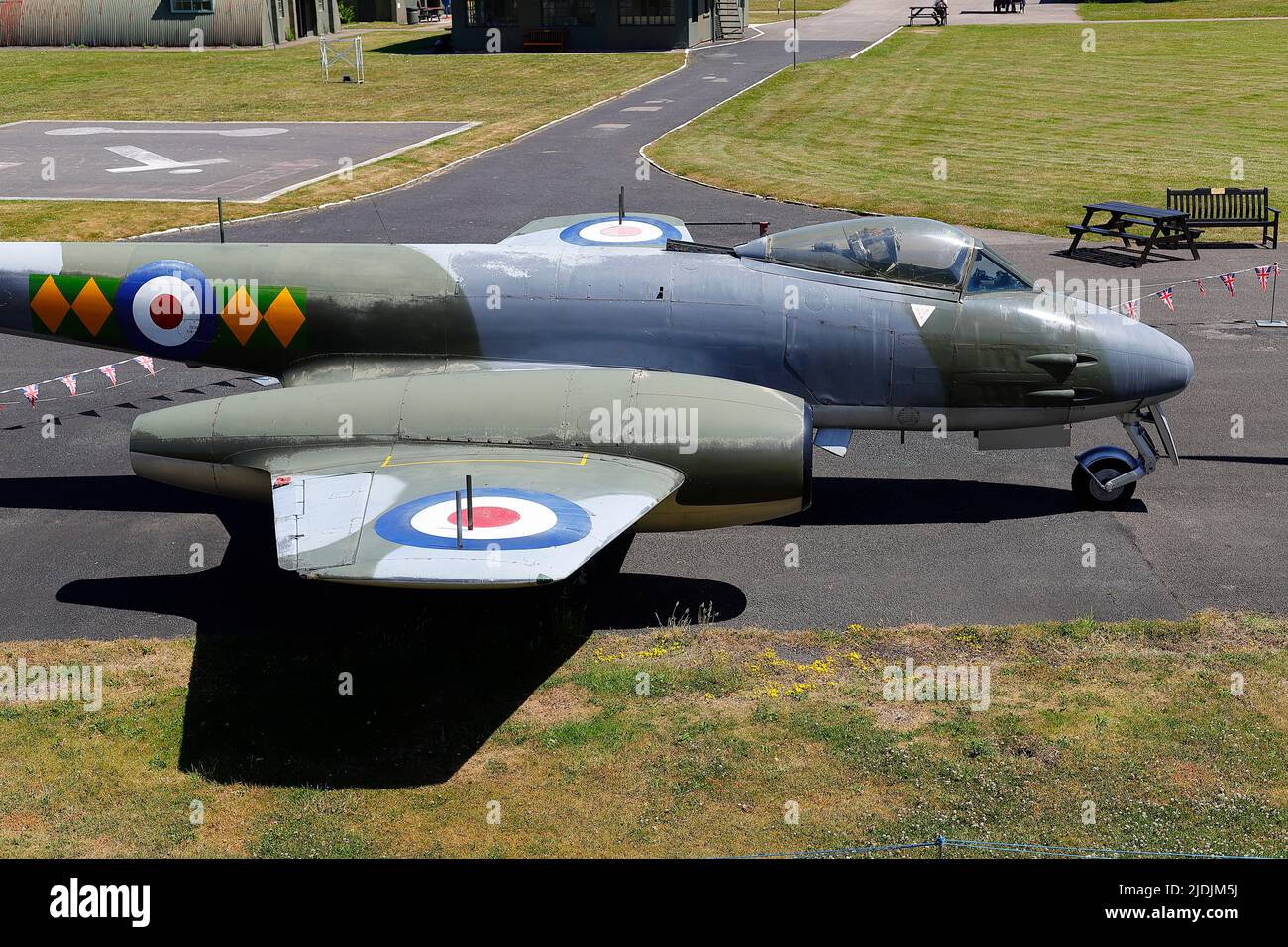 Una mostra restaurata di Gloster Meteor F8 allo Yorkshire Air Museum di Elvington, North Yorkshire Foto Stock