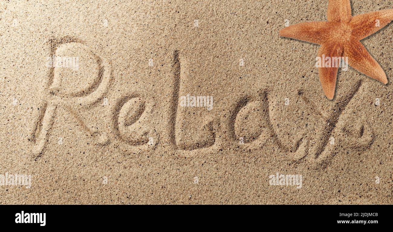 Star fish e iscrizione RELAX sulla sabbia Foto Stock