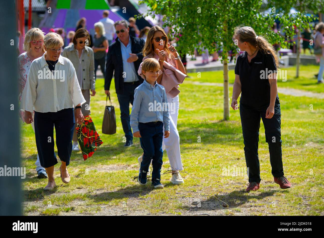 Il principe svedese Nicolas, la principessa Madeleine e Christopher o'Neill all'inaugurazione del Discovery Park presso il Parco Nazionale di Skuleberget in Svezia, 21 giugno 2022. Il Discovery Park è un dono di sua moglie il principe Nicolas, duca di Ångermanland, e fu dato al parco in relazione al suo battesimo nel 2015. Foto: Patrick Tragardh / TT / code 60190 Foto Stock