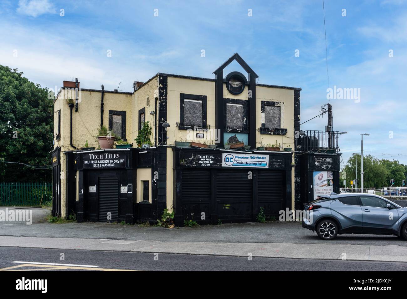 L'ex Blackhorse Inn su Tyrconnell Road, Inchicore, Dublino, Irlanda. Chiuso nel 2018 e ora menzogna derelitto. Foto Stock