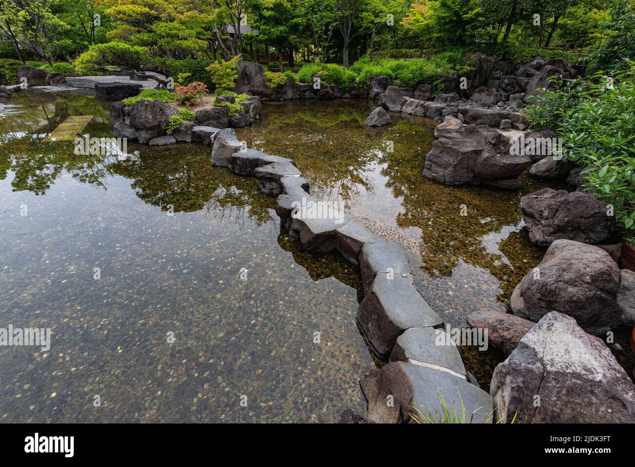 Il 21st Century Memorial Park Hayama no Mori è adiacente all'Hayama Park, selezionato come uno dei 100 migliori parchi storici del Giappone. C'è un giapponese g Foto Stock