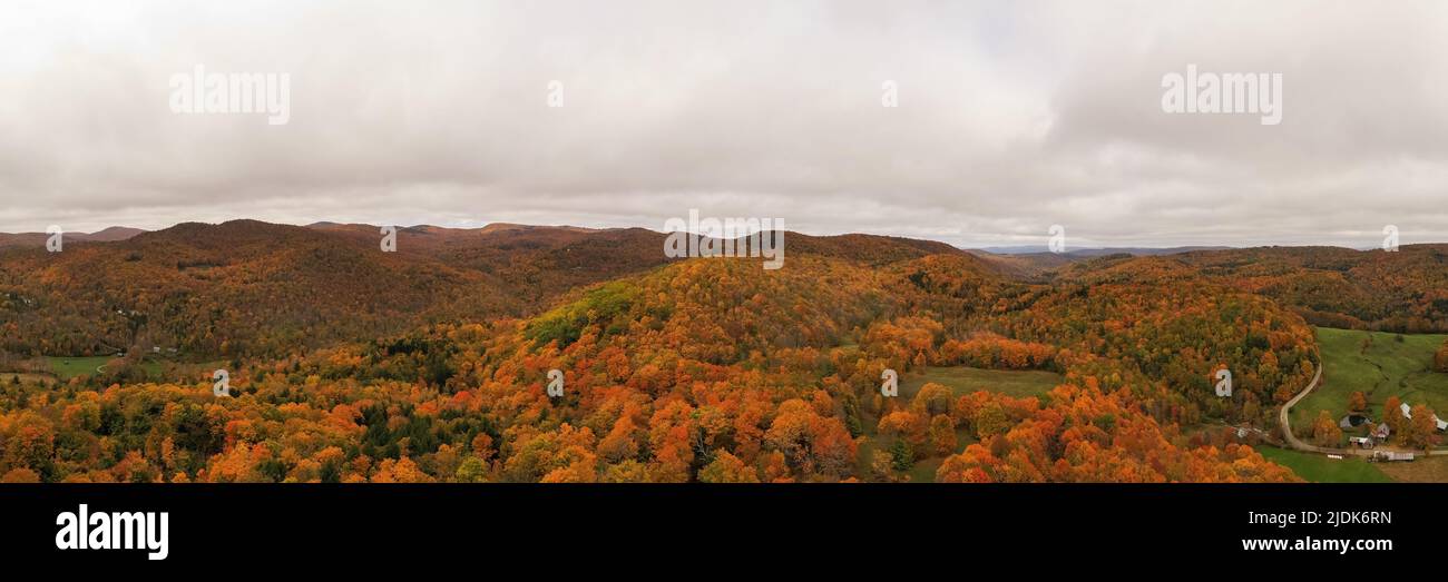 Vista panoramica di una fattoria rurale in autunno nel Vermont. Foto Stock