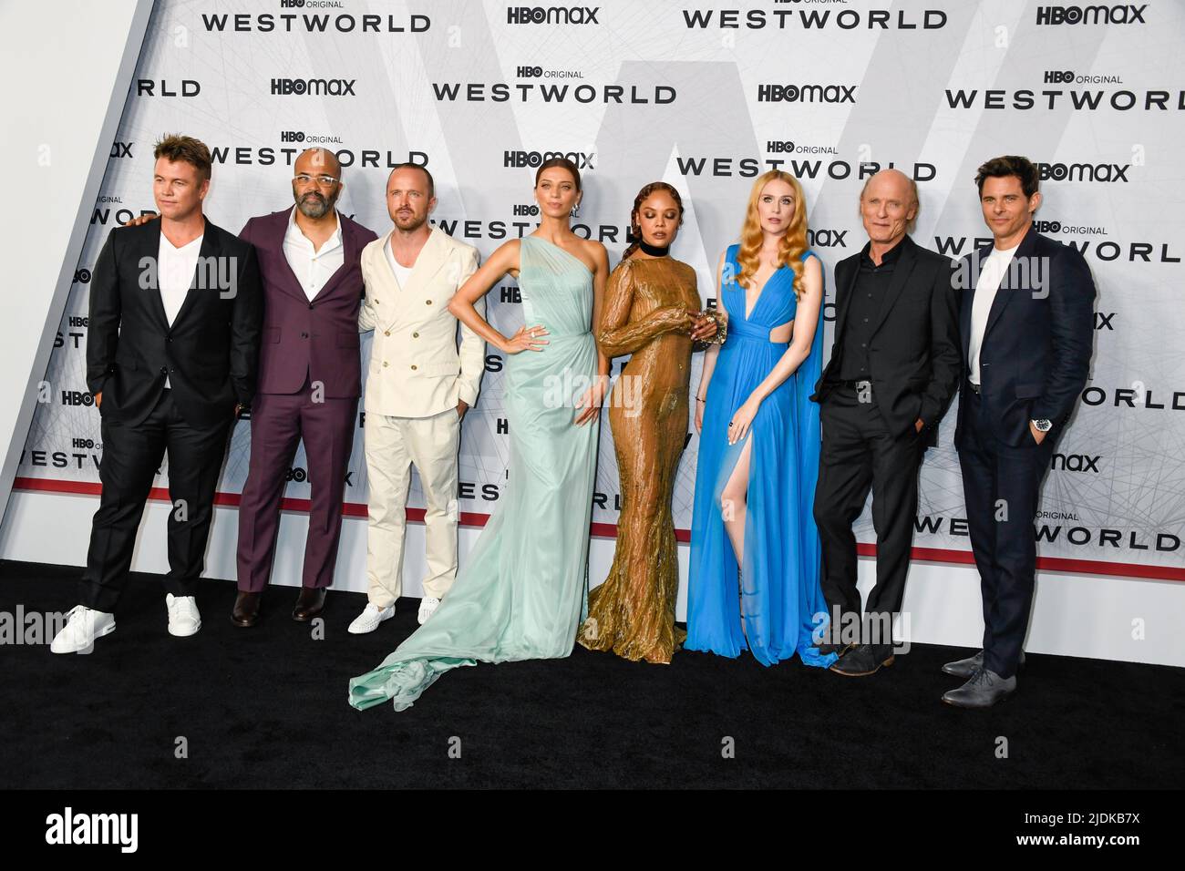 Luke Hemsworth, Jeffrey Wright, Aaron Paul, Angela Sarafyan, Tessa Thompson, Evan Rachel Wood, ed Harris, James Marsden partecipa al programma HBO Westworld Season 4 Premiere, tenutosi presso Alice Tully Hall Lincoln Center a New York City, martedì 21 2022 giugno. Foto Stock