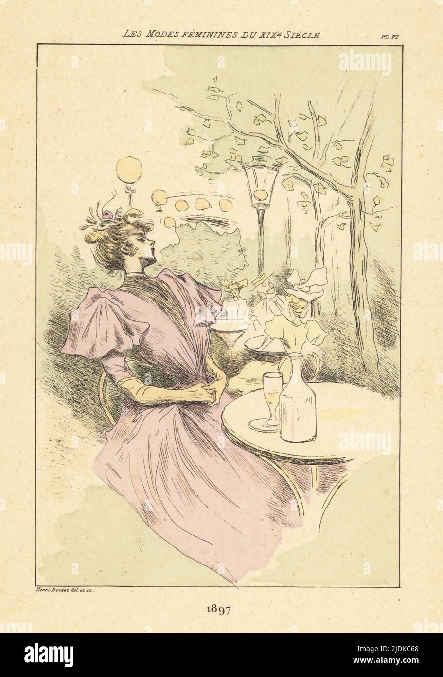 Signora alla moda che beve a un tavolo in un giardino da piacere sotto lampade a gas, Parigi, 1897. Con i fiori nei capelli, vestire con vita stretta, maniche grandi e gonne complete. Incisione di Henri Boutet di Les Modes Feminines du XIXeme Siecle (Femminile del 19th secolo), Ernest Flammarion, Parigi, 1902. Boutet (1851-1919) è stato un . Foto Stock