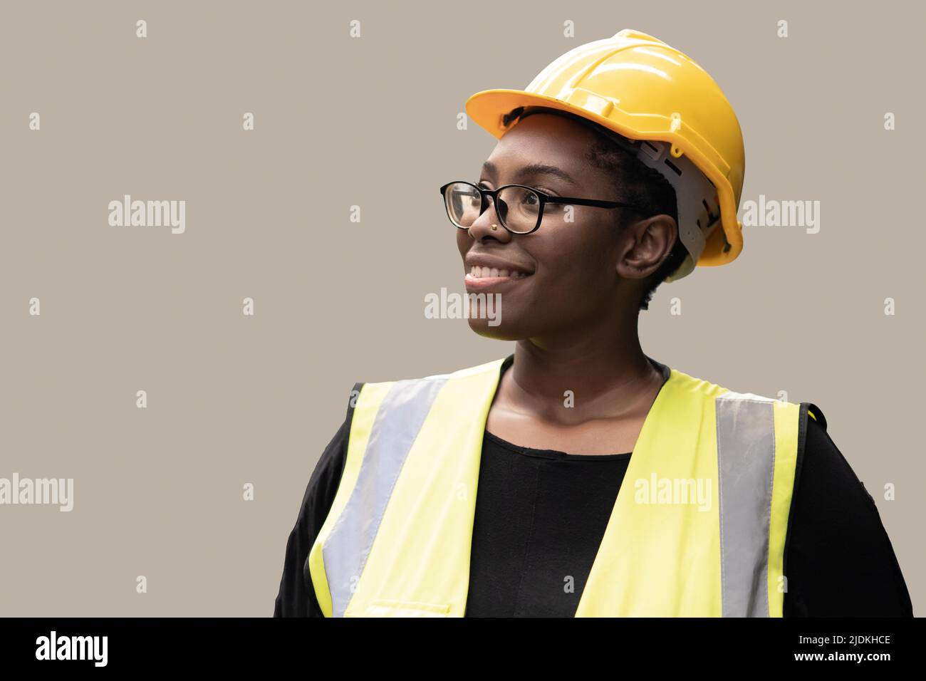 Ritratto Black African smart donne ingegnere lavoratore felice sorriso con spazio copia. Foto Stock