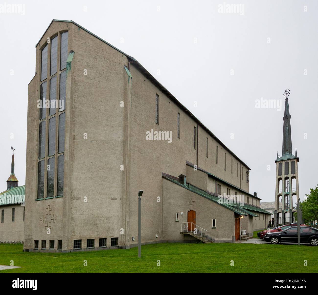 Cattedrale di Bodø nella Norvegia settentrionale. Finito 1956, progettato da Gudolf Blakstad og Herman Munthe-Kaas. Foto Stock
