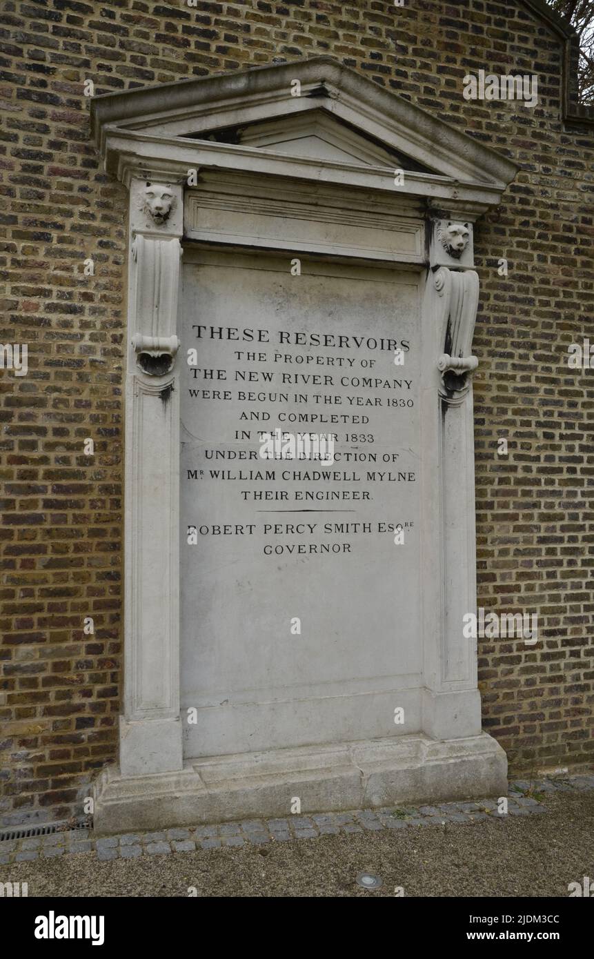 Una tavoletta di iscrizione al Woodberry Wetlands, una riserva naturale urbana a Stoke Newington, Londra Foto Stock