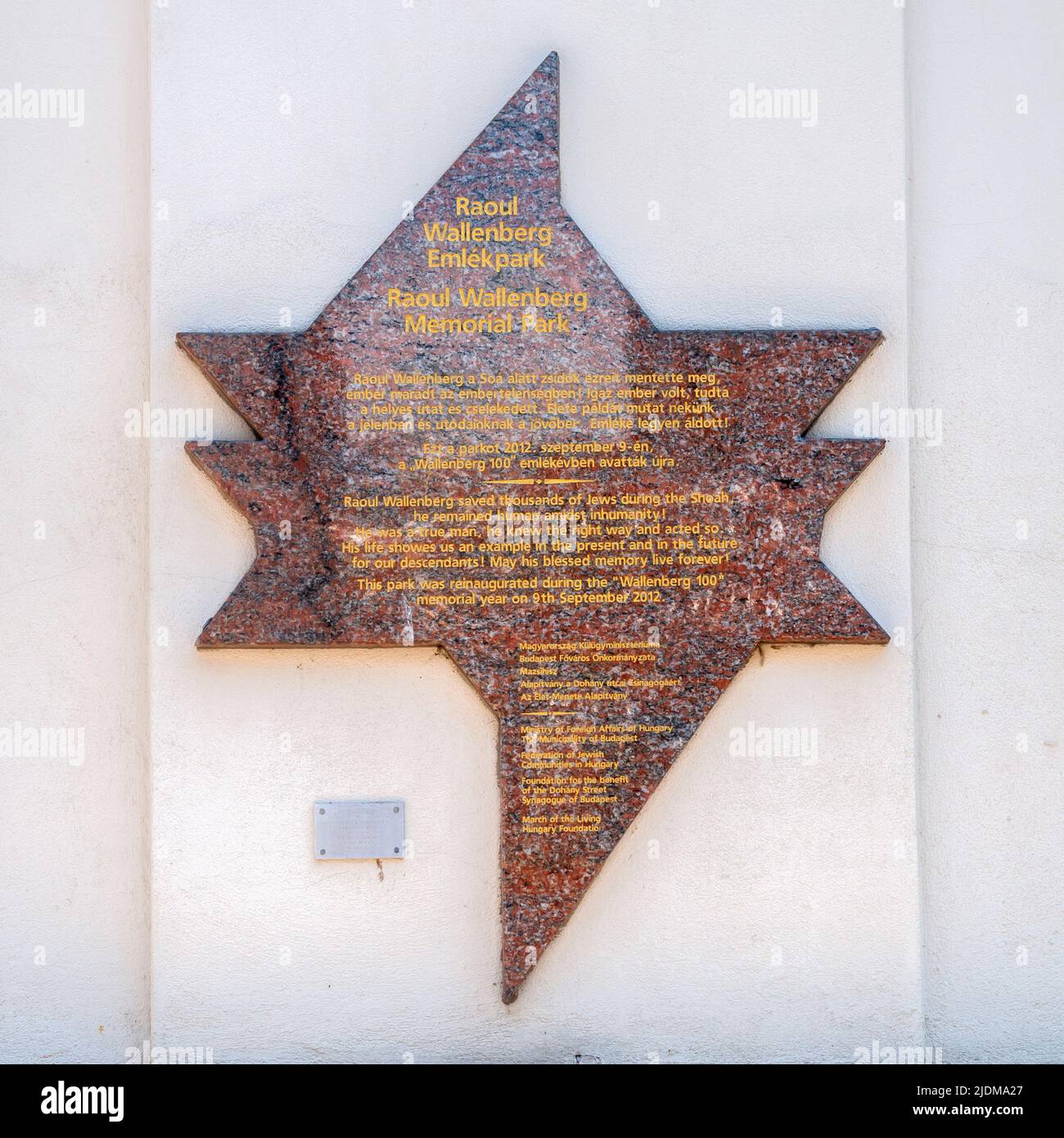 Raoul Wallenberg Memorial Park presso la Sinagoga di Dohany Street, Budapest, Ungheria Raoul Gustaf Wallenberg (4 agosto 1912 – scomparso il 17 gennaio 1945) Foto Stock