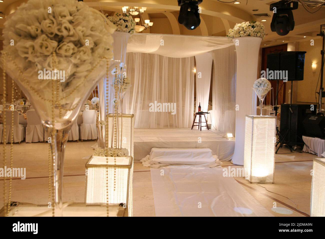 Il baldacchino ebraico per le nozze, Un chuppah (anche hupah, chupah o chuppa) è un baldacchino tradizionalmente utilizzato nei matrimoni ebraici. È costituito da un panno Foto Stock