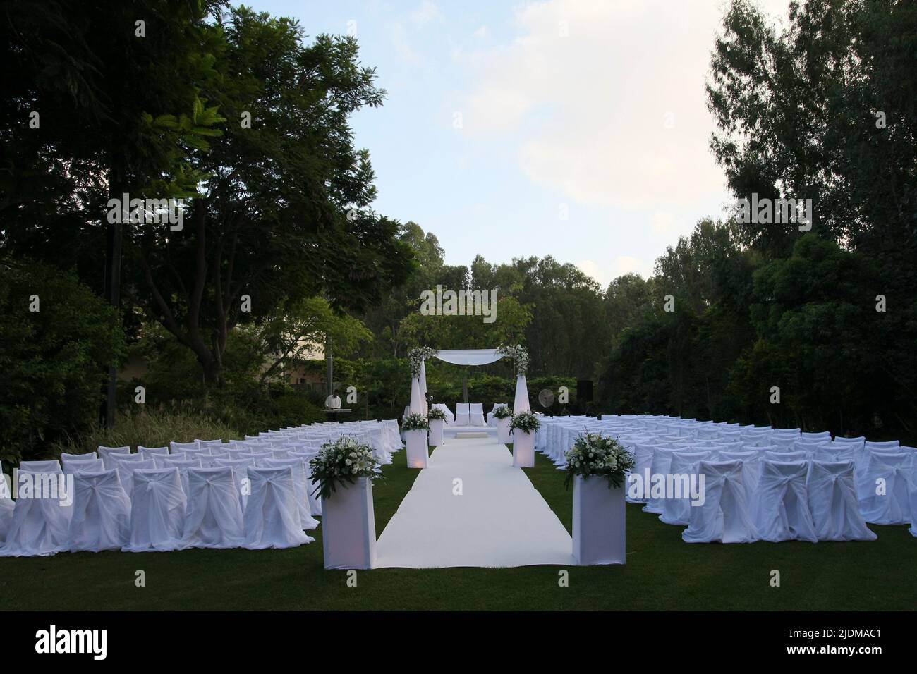 Il baldacchino ebraico per le nozze, Un chuppah (anche hupah, chupah o chuppa) è un baldacchino tradizionalmente utilizzato nei matrimoni ebraici. È costituito da un panno Foto Stock