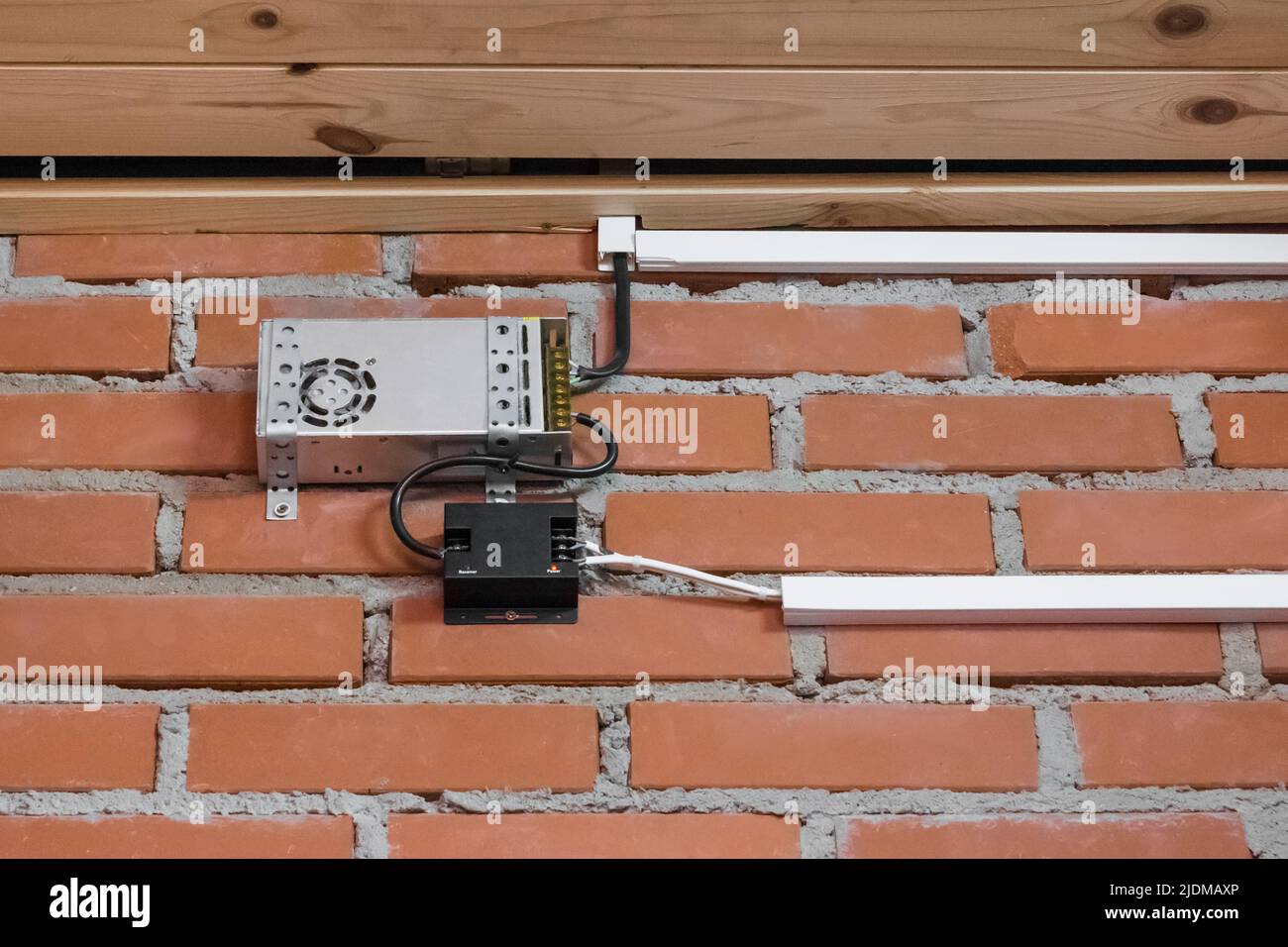 Controller indicatori LED impianto elettrico apparecchiature a circuito con tecnologia moderna. Foto Stock