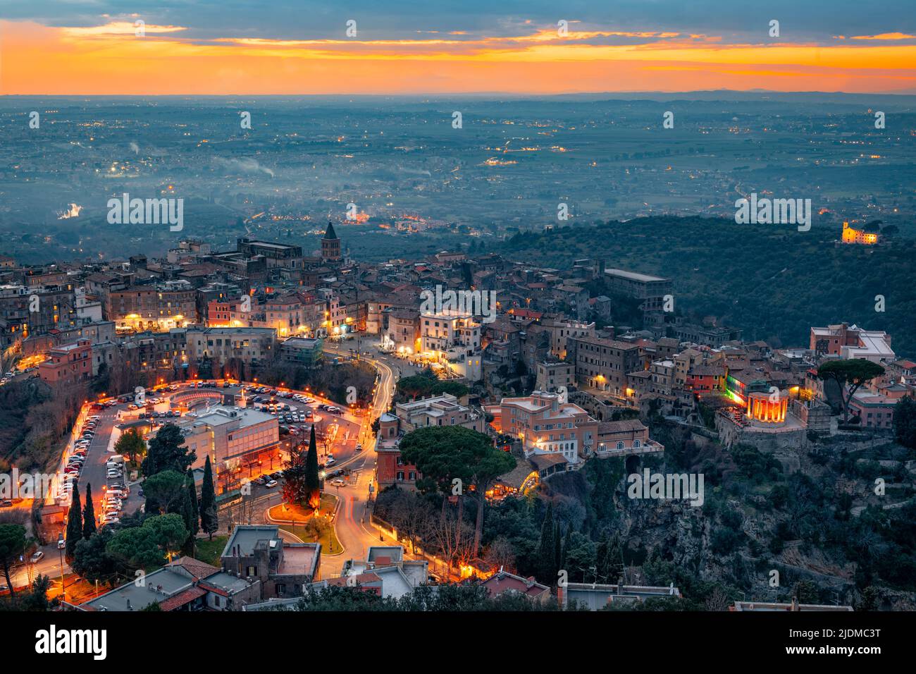 Tivoli, Italia vista città dall'alto al tramonto. Foto Stock