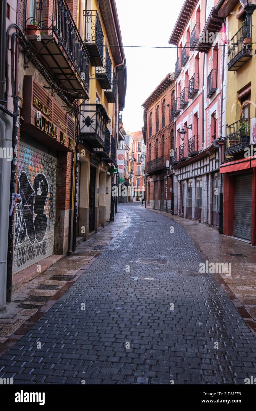 Spagna, Leon. Leon y Castilla. Scena di strada mattutina. Foto Stock