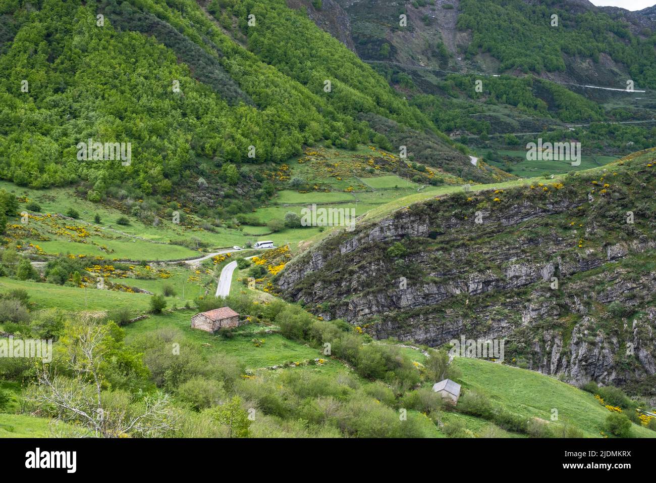 Spagna, Asturie. Vista panoramica, Parco Naturale di Somiedo, Montagne Cantabriane.. Foto Stock