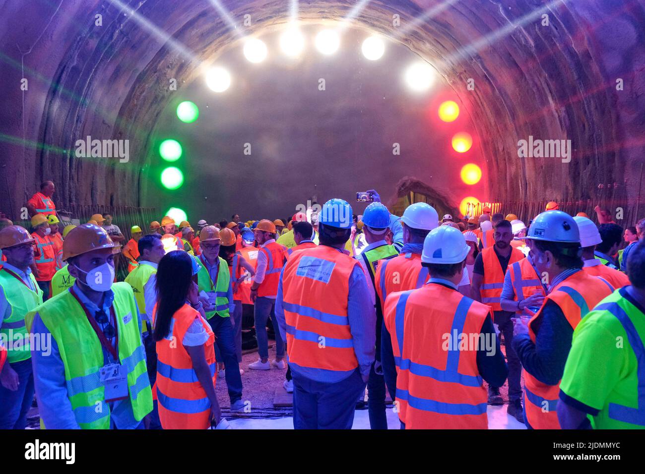 Maddaloni, ITALIA. 22nd giugno 2022. 22/06/2022 - Maddaloni (CE) demolizione dell'ultimo diaframma del tunnel del Monte aglio sulla nuova linea ferroviaria Napoli - Bari HS/HC (Credit Image: © Fabio Sasso/ZUMA Press Wire) Foto Stock