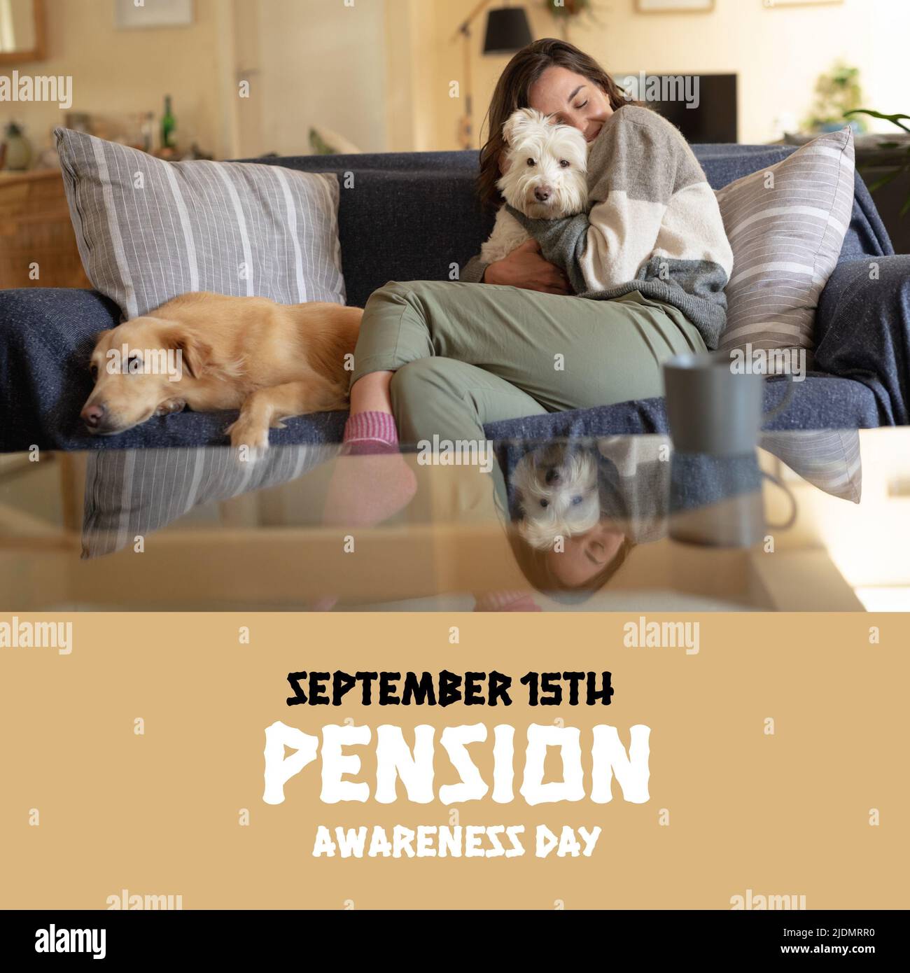 Immagine composita digitale della giovane donna caucasica che abbraccia il cane a casa, testo del giorno di consapevolezza della pensione Foto Stock