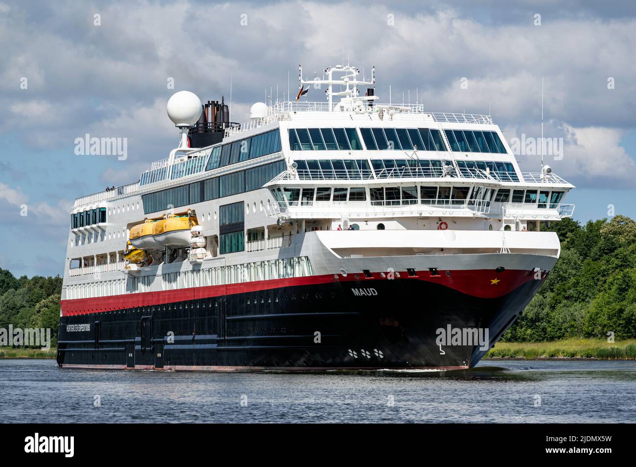 Nave da crociera Hurtigruten MAUD nel canale Kiel Foto Stock